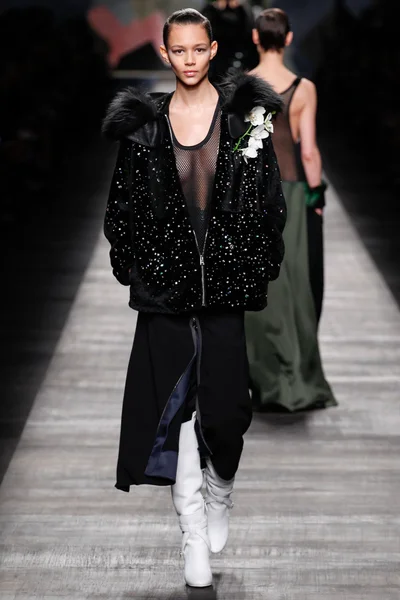 Look 50